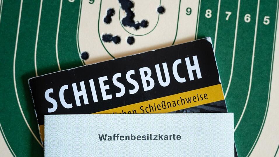 In Bayern schreitet die Entwaffnung von Extremisten nach Darstellung des Innenministeriums voran. (Symbolbild) In Bayern schreitet die Entwaffnung von Extremisten nach Darstellung des Innenministeriums voran. (Symbolbild)