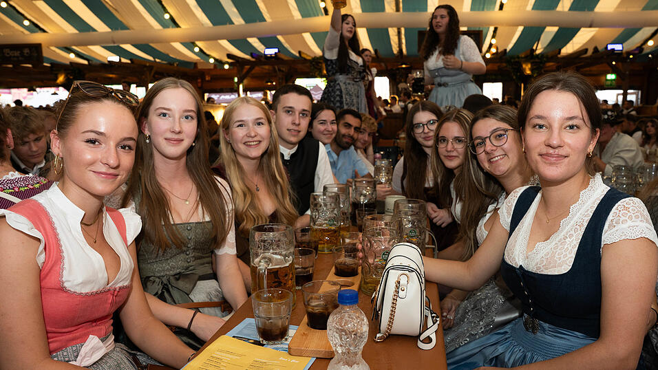 Die Partybilder vom Mittwoch, 12. August, aus dem Festzelt Wenisch. Die Partybilder vom Mittwoch, 12. August, aus dem Festzelt Wenisch.