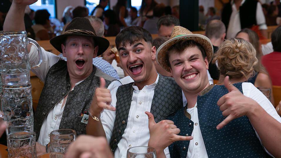 Die Partybilder vom Freitag, 15. August, aus dem Festzelt Nothaft. Die Partybilder vom Freitag, 15. August, aus dem Festzelt Nothaft.