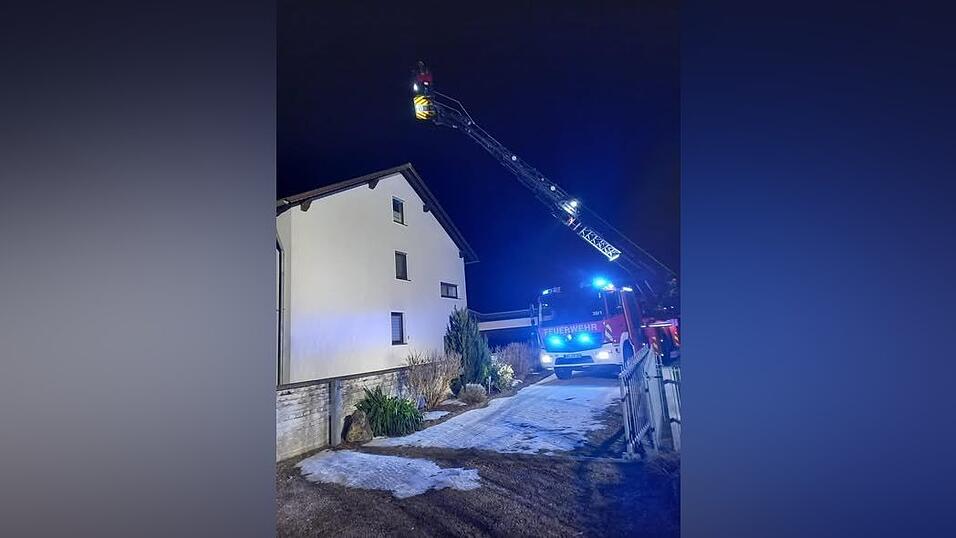 Die Feuerwehren waren im Einsatz bei einem Kaminbrand in Appersdorf.