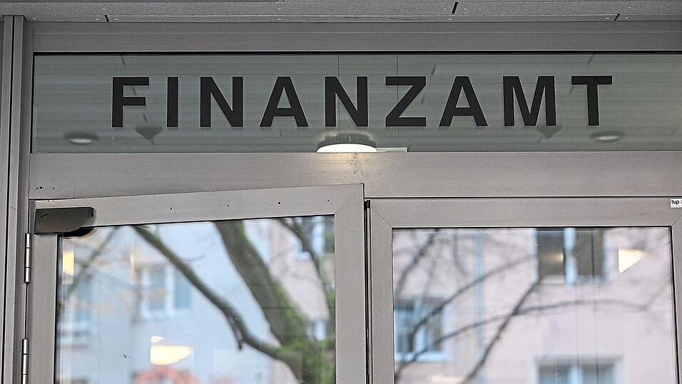 Die Steuerverwaltung in Bayern soll eine straffere Struktur bekommen. Deshalb werden auch in der Region die Finanz&auml;mter unter gr&ouml;&szlig;eren D&auml;chern zusammengeschlossen.