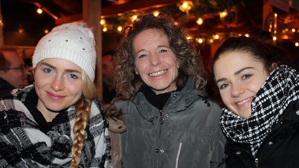 Der Christkindlmarkt und die Weihnachtspyramide geh&ouml;ren in der Adventszeit zu den beliebtesten Treffpunkten in Landshut.