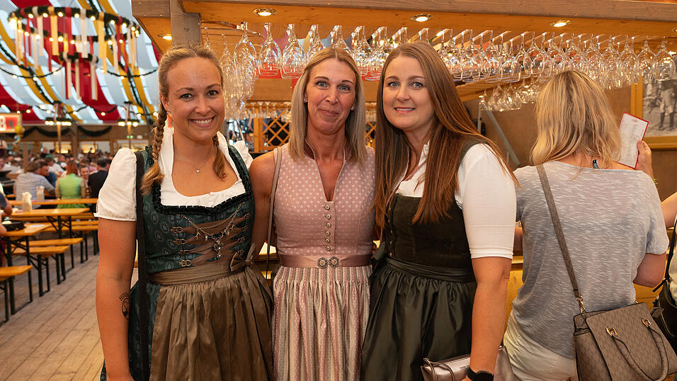 Die Partybilder vom Freitag, 18. August 2023, aus dem Festzelt Krönner. Die Partybilder vom Freitag, 18. August 2023, aus dem Festzelt Krönner.