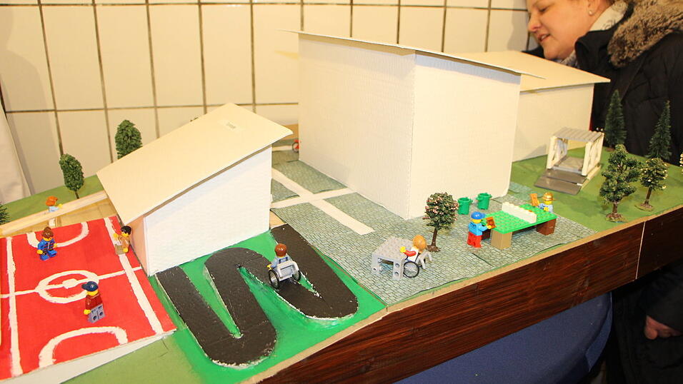 Inklusion leben - das stellen sich die Realsch&uuml;ler beispielsweise mit einem behindertengerechten Sportplatz vor.