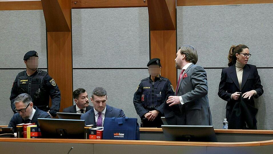 Das Ehepaar Benko hat sich laut Verteidigung zum ersten Mal seit Beginn der U-Haft von René Benko im Januar 2025 gesehen. Das Ehepaar Benko hat sich laut Verteidigung zum ersten Mal seit Beginn der U-Haft von René Benko im Januar 2025 gesehen.