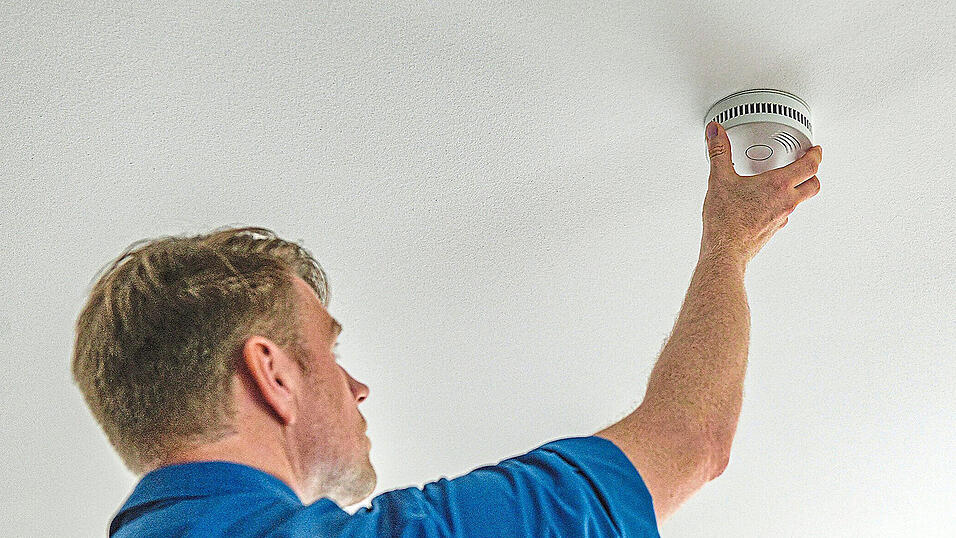 Bereits seit acht Jahren müssen Häuser und Wohnungen mit Rauchmeldern ausgestattet sein. Staatliche Kontrollen gibt es aber nicht. Bereits seit acht Jahren müssen Häuser und Wohnungen mit Rauchmeldern ausgestattet sein. Staatliche Kontrollen gibt es aber nicht.