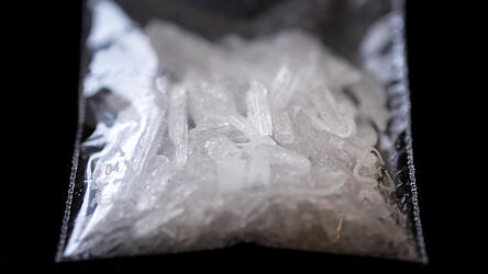 Die Frau hatte unter anderem ein T&uuml;tchen mit Crystal Meth bei sich. (Symbolbild)&nbsp;