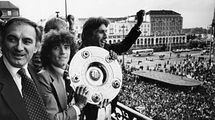 Kevin Keegan nach dem Gewinn der Meisterschaft mit dem HSV. (Archivbild) Kevin Keegan nach dem Gewinn der Meisterschaft mit dem HSV. (Archivbild)
