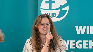 Alexandra Schmid aus Schöllnach wurde als KLJB-Landesvorsitzende wiedergewählt. Alexandra Schmid aus Schöllnach wurde als KLJB-Landesvorsitzende wiedergewählt.