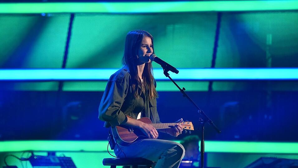 Regensburgerin Lea Herdt bei ihrem Auftritt auf der B&uuml;hne von 'The Voice of Germany'.