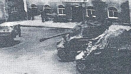 Ein heimlich aufgenommenes Foto mit amerikanischen Panzern am Sebastianiplatz. (Archivfoto)