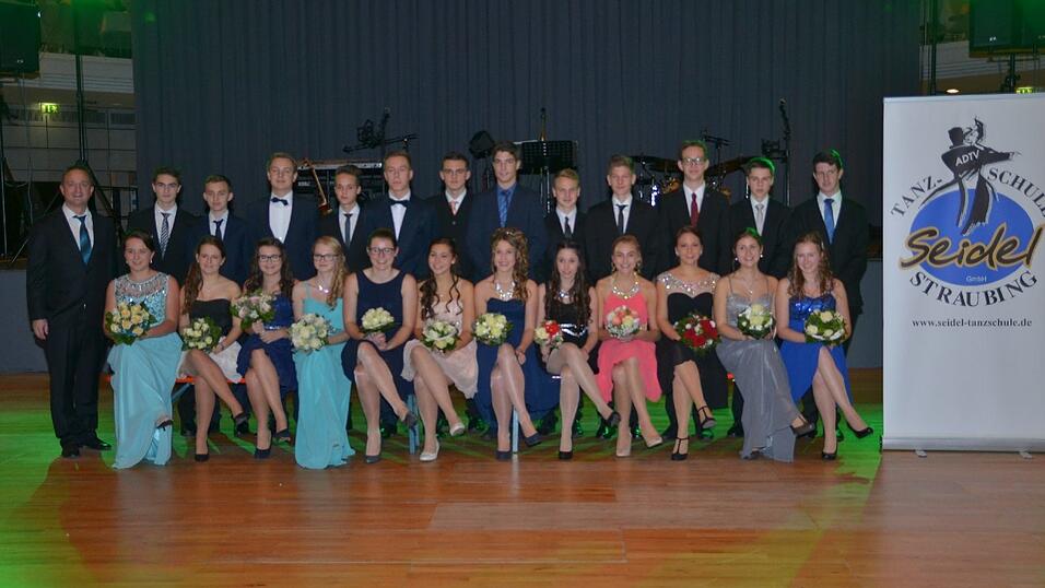 Die Bilder vom Abschlussball der Tanzschule Seidel in der Fraunhofer-Halle am 28. November. Die Bilder vom Abschlussball der Tanzschule Seidel in der Fraunhofer-Halle am 28. November.