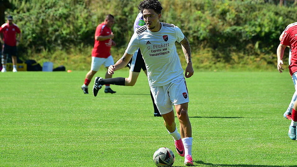 Michael Dietl kehrt nach abgelaufener Gelb-Rot-Sperre in den Kader des TSV Seebach zurück. Michael Dietl kehrt nach abgelaufener Gelb-Rot-Sperre in den Kader des TSV Seebach zurück.