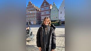 Olivia Dudkowski ist gebürtige Landshuterin und hat in Wien Architektur studiert. Olivia Dudkowski ist gebürtige Landshuterin und hat in Wien Architektur studiert.