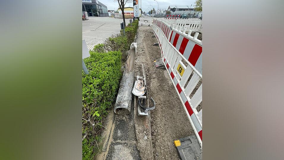 Das geplatzte Rohrstück. Das geplatzte Rohrstück.