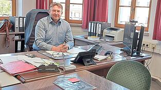 Vom Gesch&auml;ftsstellenleiter der Agentur f&uuml;r Arbeit zum Rathauschef: Seit 1. Mai ist Wolfgang K&uuml;rzinger offiziell B&uuml;rgermeister der Stadt Waldm&uuml;nchen.