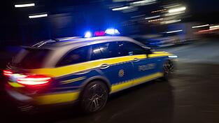 Nun muss sich der junge Mann wegen mehrerer Vergehen verantworten. (Symbolbild)