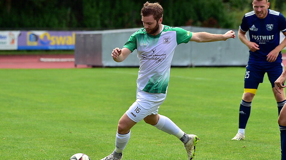 Die Deggendorfer um ihren langjährigen Defensivakteur Florian Garhammer wollen in Röhrnbach den Einzug ins Kreispokal-Halbfinale schaffen. Die Deggendorfer um ihren langjährigen Defensivakteur Florian Garhammer wollen in Röhrnbach den Einzug ins Kreispokal-Halbfinale schaffen.