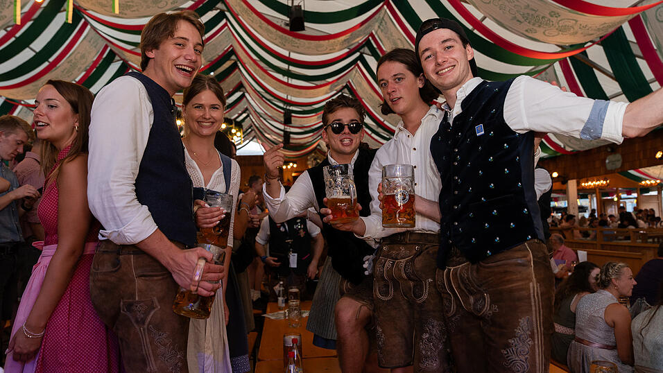 Die Partybilder vom Donnerstag, 17. August 2023, aus dem Festzelt Weckmann.