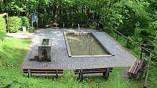 Ab sofort ist das Kneippbecken am Heilbr&uuml;nnl bei Roding wieder zu benutzen.