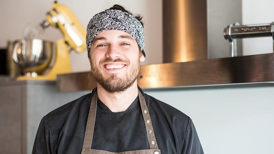 Landshut darf sich &uuml;ber ein neues Denkma(h)l freuen. Und das direkt im Herzen der Stadt neben der Martinskirche. Dort er&ouml;ffnete TV-Koch Tobias Stegmann am vergangenen Wochenende sein erstes eigenes Restaurant.