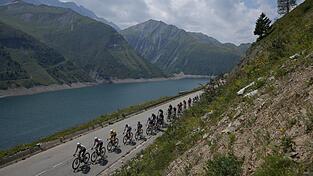 Radprofis bei der vorletzten Etappe der Tour de France.