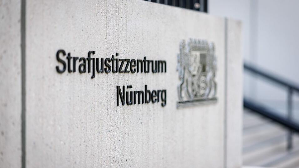 In N&uuml;rnberg endete der Prozess gegen Heranwachsende wegen des Handels mit Waffen und Drogen. (Symbolbild)