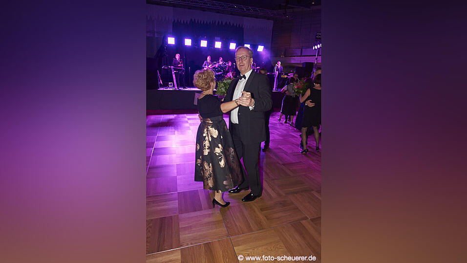 Die Metzgerzunft hat am Samstagabend in die Joseph-von-Fraunhofer-Halle eingeladen. Die Metzgerzunft hat am Samstagabend in die Joseph-von-Fraunhofer-Halle eingeladen.