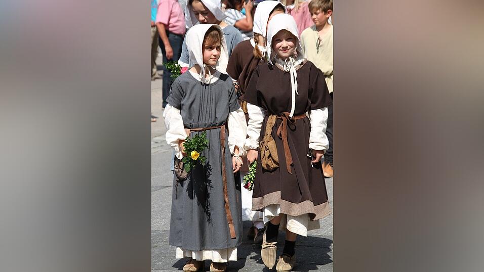 Die schönsten Augenblicke des historischen Drachenstich-Festzuges 2016. Die schönsten Augenblicke des historischen Drachenstich-Festzuges 2016.