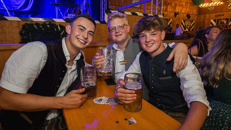 Die Partybilder vom Donnerstag, 15. August 2024, aus dem Festzelt Weckmann. Die Partybilder vom Donnerstag, 15. August 2024, aus dem Festzelt Weckmann.