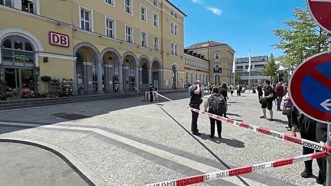 Mit Absperrband wurde der Bahnhof gesperrt.