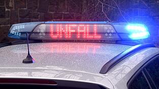 Ein 60-Jähriger ist bei einem Unfall auf der Kreisstraße OA 34 bei Oy-Mittelberg im Landkreis Oberallgäu ums Leben gekommen. (Symbolbild) Ein 60-Jähriger ist bei einem Unfall auf der Kreisstraße OA 34 bei Oy-Mittelberg im Landkreis Oberallgäu ums Leben gekommen. (Symbolbild)