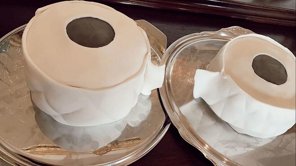 Die fertige Klopapiertorte.