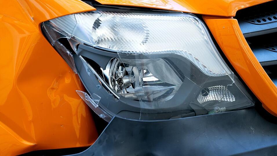 Parkrempler k&ouml;nnen bei modernen Autos schnell sehr teuer werden, beklagt der ADAC. (Archivbild)