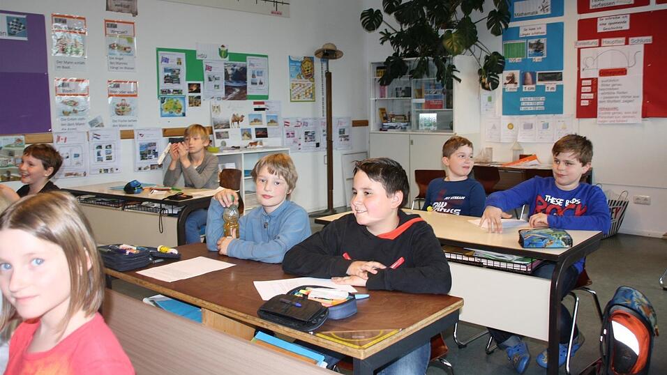Peter und Anna versuchten sich als Fotografen und hielten die besondere Schulstunde in Bildern fest. Peter und Anna versuchten sich als Fotografen und hielten die besondere Schulstunde in Bildern fest.