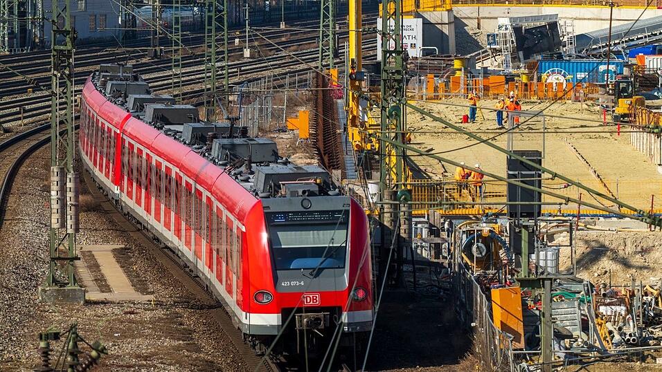Die Arbeiten an der zweiten Stammstrecke beeinträchtigen auch 2026 den S-Bahn-Verkehr in München. (Archivbild) Die Arbeiten an der zweiten Stammstrecke beeinträchtigen auch 2026 den S-Bahn-Verkehr in München. (Archivbild)