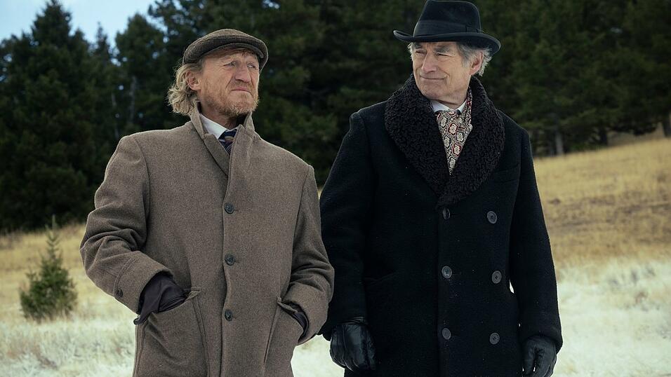 Jerome Flynn (l) als Banner Creighton und Timothy Dalton als Donald Whitfield bedrohen in «1923» die Existenz der Dutton-Familie.