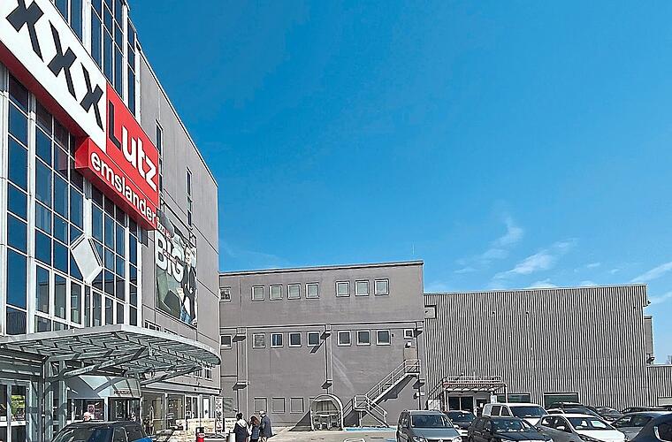 Keine Chance für großen roten Stuhl in Landshut