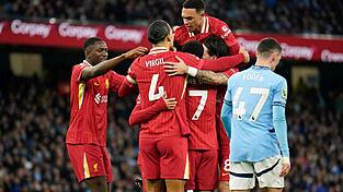 Spieler des FC Liverpool jubeln &uuml;ber das Tor zum 0:1.