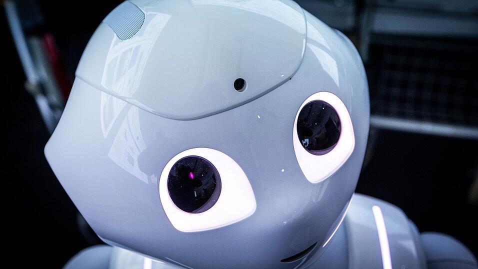 Schau mir in die Augen, Kleines: KI spielt im Alltag eine immer größere Rolle - auch ohne Roboter. Schau mir in die Augen, Kleines: KI spielt im Alltag eine immer größere Rolle - auch ohne Roboter.