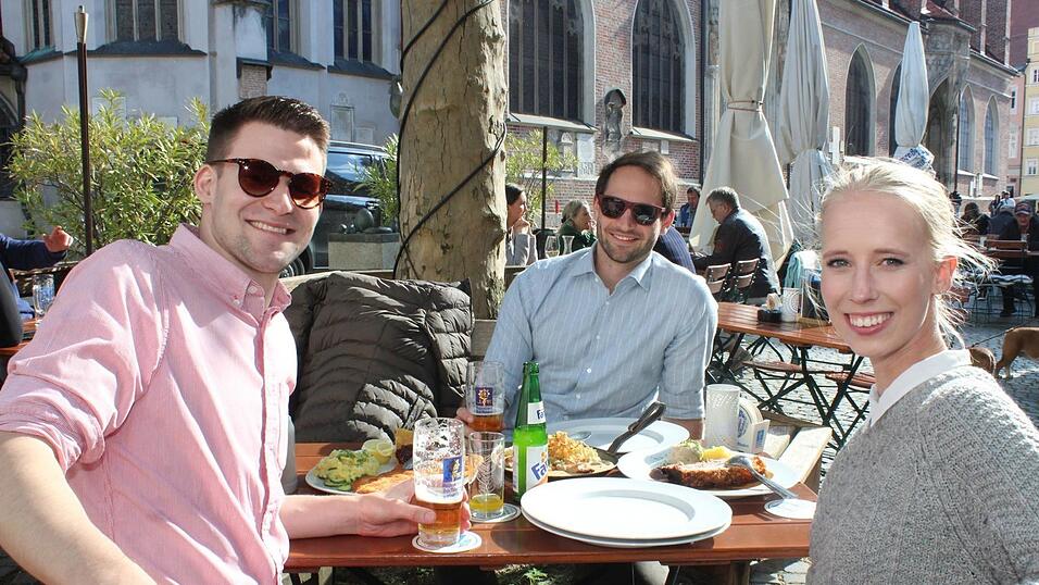 Die Landshuter genießen die neuen Freiheiten und das gute Wetter. Die Landshuter genießen die neuen Freiheiten und das gute Wetter.