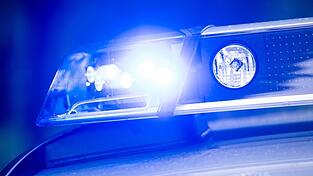 Die Polizei konnte den Tatverdächtigen im Rahmen einer Fahndung finden und festnehmen. (Symbolbild)
