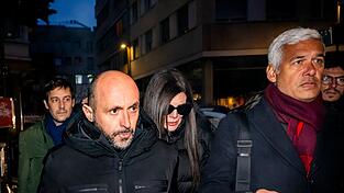 Gericht verhängt auch gegen Jessica Moretti Sicherheitsmaßnahmen. Gericht verhängt auch gegen Jessica Moretti Sicherheitsmaßnahmen.