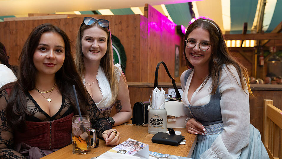 Die Partybilder vom Dienstag, 11. August, aus dem Festzelt Wenisch. Die Partybilder vom Dienstag, 11. August, aus dem Festzelt Wenisch.