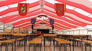 Was bedeuten diese Fahnen im Festzelt? Und was gibt es eigentlich zu essen? Diesen und anderen Fragen gehen wir zum Start des neuntägigen Rodinger Volksfestes am heutigen Samstag auf den Grund.