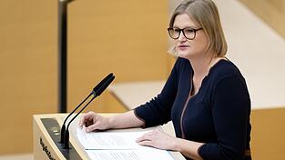 Von Ermahnungen, das Schlusswort nicht zu „politischen Debatten“ zu missbrauchen, ließ sich Karin Ebner-Steiner nicht irritieren.
