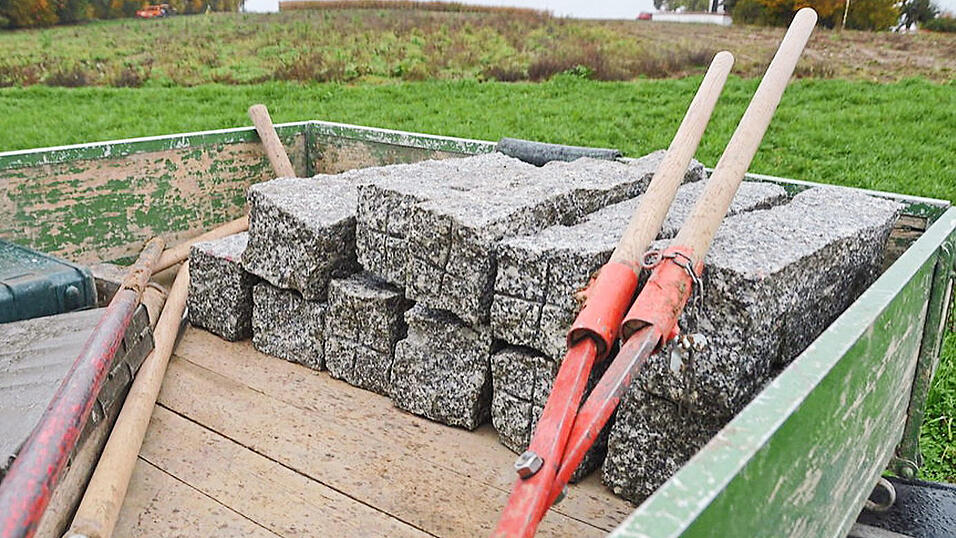 Die ehrenamtlichen Feldgeschworenen werden von April an 15 statt 12,50 Euro Stundenlohn erhalten. Die ehrenamtlichen Feldgeschworenen werden von April an 15 statt 12,50 Euro Stundenlohn erhalten.