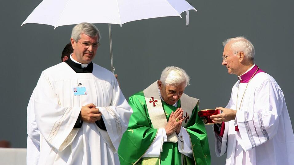 Der Papst feierte einen Gottesdienst auf dem Münchner Messegelände. (Archivbild) Der Papst feierte einen Gottesdienst auf dem Münchner Messegelände. (Archivbild)