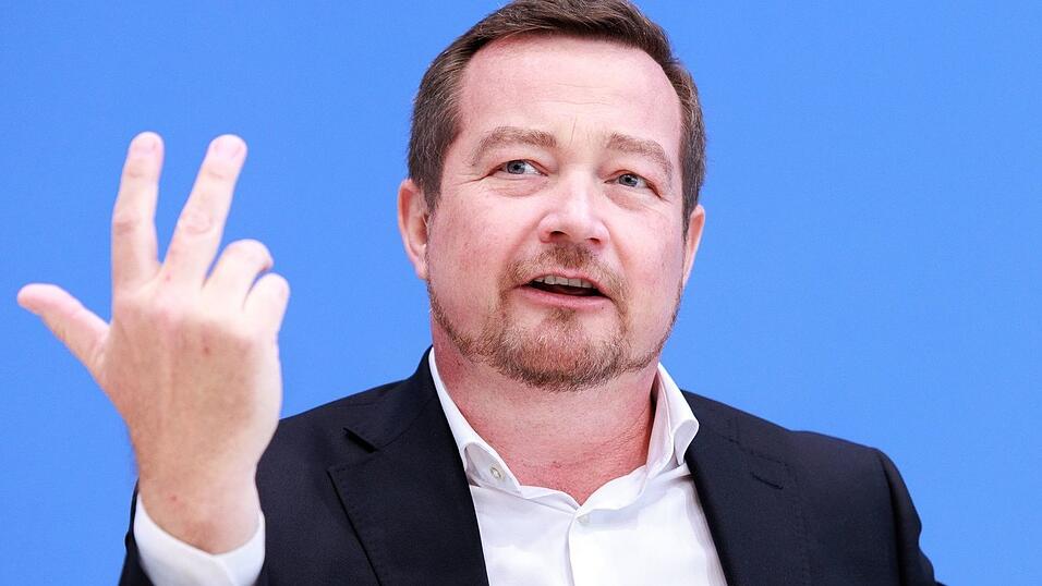 Es ist der erste Jahresbericht, den der Polizeibeauftragte des Bundes, Uli Grötsch, vorstellt.