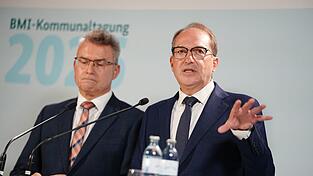 Der Präsident des Landkreistags, Achim Brötel (links), drängt den Bund zum Handeln beim Schutz der Bevölkerung im Kriegs- oder Katastrophenfall. Der Präsident des Landkreistags, Achim Brötel (links), drängt den Bund zum Handeln beim Schutz der Bevölkerung im Kriegs- oder Katastrophenfall.